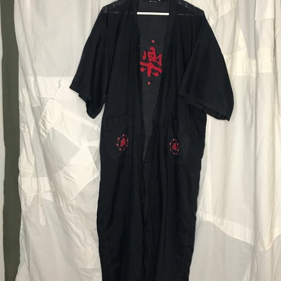 Vintage Embroidered Silk blend kimono robe. - Picture 8 of 11